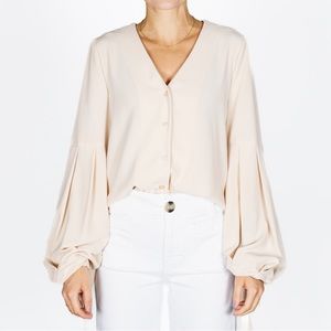 XS J.O.A cream button down blouse with balloon sleeves